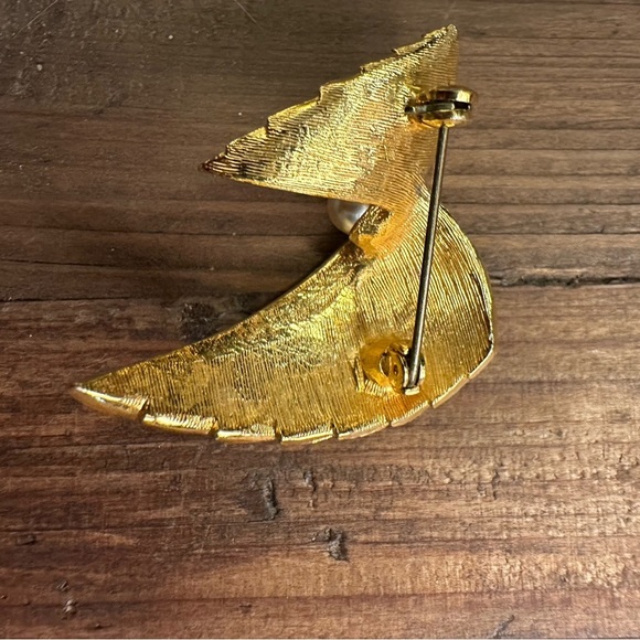 Gold Brooch with Pearl Accent - Picture 2 of 2